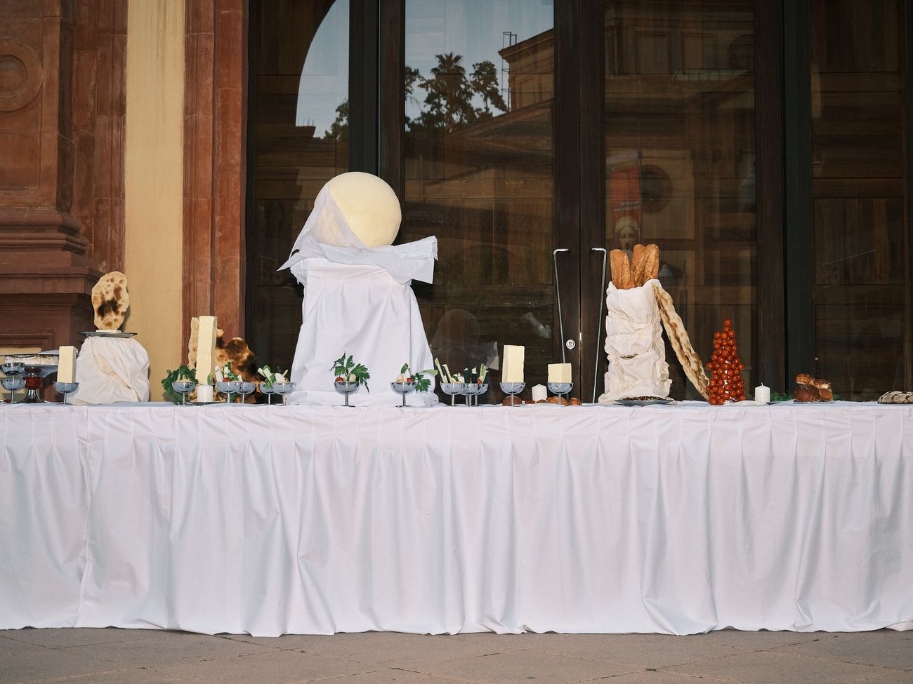 Reinterpreting what's inherited — Event production, food curation, table setting and art direction at Teatre Lliure, Fundacio Mescladis